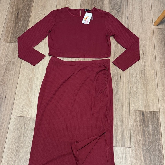 Pretty garden NWT XL Burgundy RIBBED Knit SLIT RUCHED Skirt and top set - Picture 5 of 6